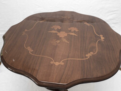 Biedermeier Beistelltisch, Holz mit Intarsien, gedrechselter Schaft. ...