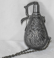 Pulverflasche, Metall mit Ornamenten, Federverschluss, Höhe: ca. 15 ...
