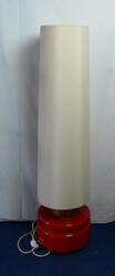 Retro Stehlampe aus Messing und rotem Glaskörper, Stofflampenschirm. ...