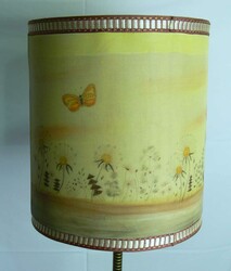 Vintage Stehlampe aus Messing, bemaltem Stoffschirm. Höhe ca. 1,20 m ...