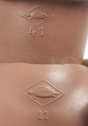 antike Schildkröt Puppe mit hellblauen Kleid mit gestickten ...