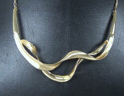 Ausgefallenes Modeschmuck Collier.  Automatically generated ...