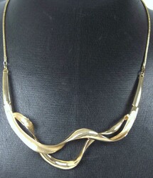 Ausgefallenes Modeschmuck Collier.  Automatically generated ...