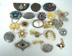 Lot Mode Broschen aus Auflösung.  Automatically generated ...