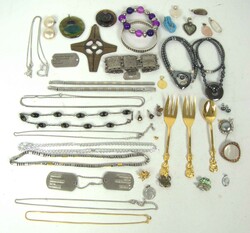 Lot Modeschmuck aus Auflösung  Automatically generated translation: ...