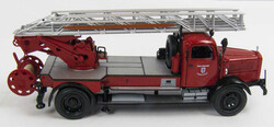 Modellauto Mercedes - Benz Feuerwehr Kranwagen. Maßstab 1:24, ...