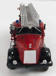 Modellauto Mercedes - Benz Feuerwehr Kranwagen. Maßstab 1:24, ...