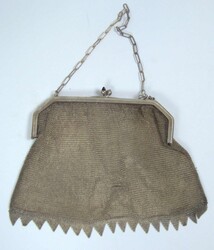 Theatre bag/evening bag made of fine metal mesh, circa 1900.