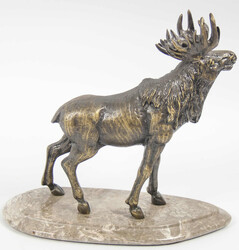 Bronzefigur eines Elches auf ovaler Marmorplatte. Höhe ca. 28,5 cm, ...
