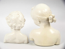 Büste - Kopf eines Mädchens, Gipsfigur, vorne am Kopf Chip und ...