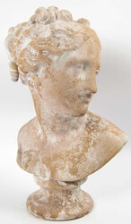 Frauenbüste im antiken Stil aus Terrakotta. Höhe ca. 53 cm.  ...