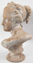 Frauenbüste im antiken Stil aus Terrakotta. Höhe ca. 53 cm.  ...