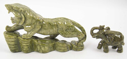 2 grüne Jade Steinschnitzereien, dabei Tiger und Elefant. Nach ...