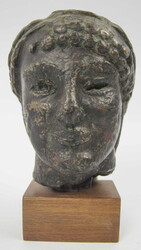 Bronzebüste, Nachbildung einer antiken griechischen Büste. Auf ...