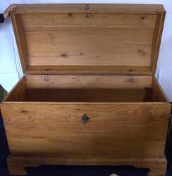 Biedermeier Weichholztruhe, Innenbeschläge original, Höhe ca. 82 cm ...