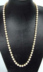 Echtperlenkette mit 750er Weißgold Verschluß. Dieser besetzt mit ...