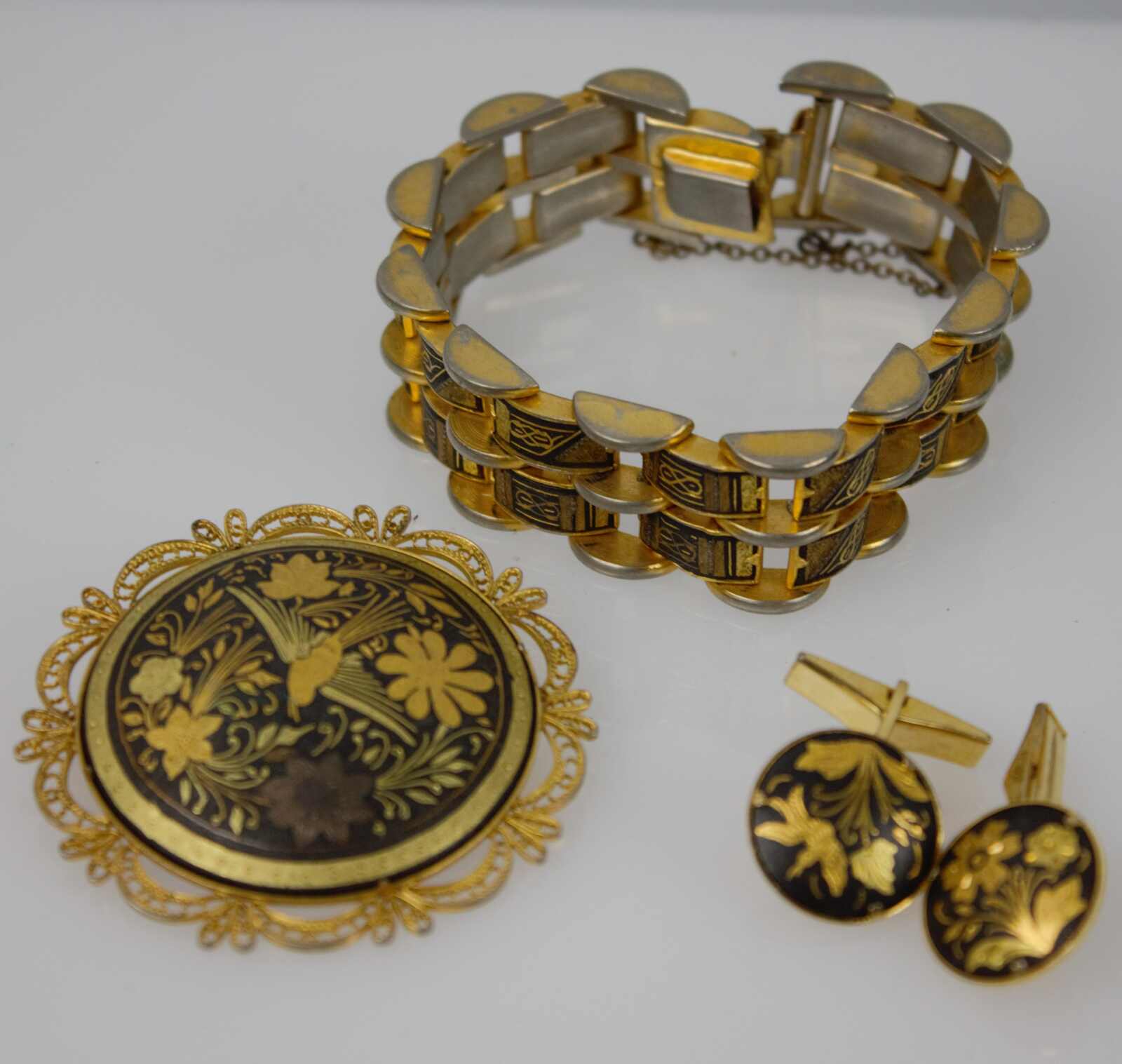 Lot Modeschmuck aus AuflösungAutomatically generated translation:Lot ...