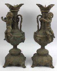 Paar Figurenkerzenleuchter aus Bronze, 19. Jahrhundert. ...