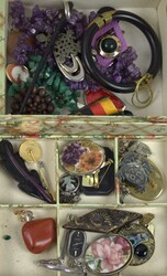 550.70: Jewelry, Lots