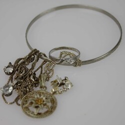 550: Jewellery