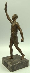 Pokal Athlet in Bronze mit Olympiasiegerkranz montiert auf ...