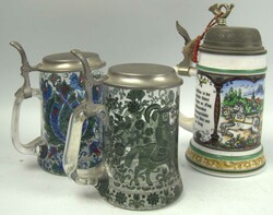 Lot Bierseidel, verschiedene Modelle. Dabei 2x Glas und 1x Keramik, ...