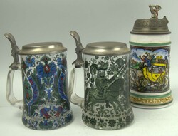 Lot Bierseidel, verschiedene Modelle. Dabei 2x Glas und 1x Keramik, ...