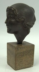 Bronze Frauenkopf, unsigniert auf Marmorsockel. Jugendstil. Höhe ca. ...