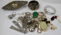 550.70: Jewelry, Lots