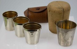 2 Ledertaschen mit SchnapsbecherAutomatically generated translation:2 ...