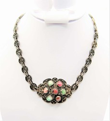 550.30: Schmuck, Ketten / Colliers / Anhänger