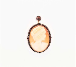 550.40: Schmuck, Broschen / Nadeln