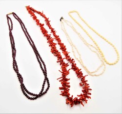 550.30: Schmuck, Ketten / Colliers / Anhänger
