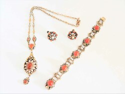 550.90: Schmuck, Sets