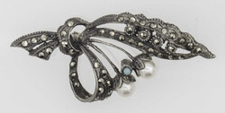 550.40: Schmuck, Broschen / Nadeln