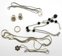 550.70: Jewelry, Lots