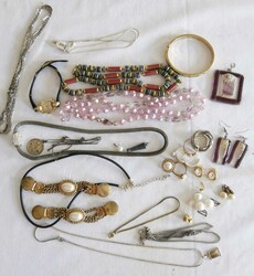 550.70: Jewelry, Lots