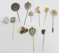 550.40: Jewelry, brooches and pins