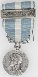 Franz. Kolonialmedaille mit Barren "Extreme Orient".Automatically ...