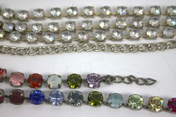 Lot Strass Schmuck aus AuflösungAutomatically generated translation ...