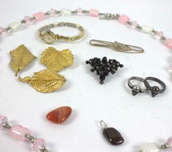 Lot Modeschmuck, dabei Murano aus AuflösungAutomatically generated ...