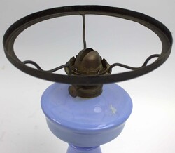 Petroleumlampe mit blauem Glasfuß, mundgeblasen. Höhe ca. 28 cm. ...