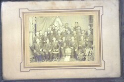 gerahmte Fotografie einer Gruppe von Männern in Uniformen gekleidet, ...
