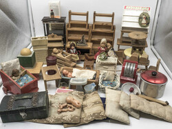 700.10: Dolls