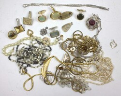 550.70: Jewelry, Lots