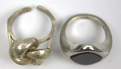 2 Damenringe, Silber, verschiedene ModelleAutomatically generated ...