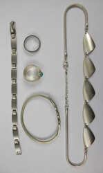 550.70: Jewelry, Lots