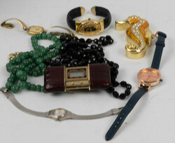 550.70: Jewelry, Lots