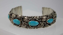 550.20: Jewelry, armrings and bracelets