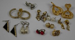 Lot Modeschmuck Ohrringe aus AuflösungAutomatically generated ...